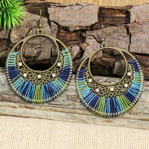 Large Round Vintage Style Earrings - Picture 7 of 7